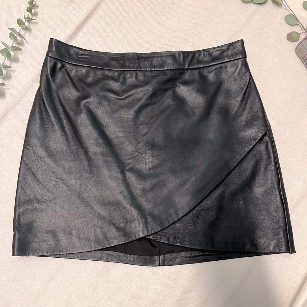 Banana republic genuine leather tulip hem mini skirt size 8